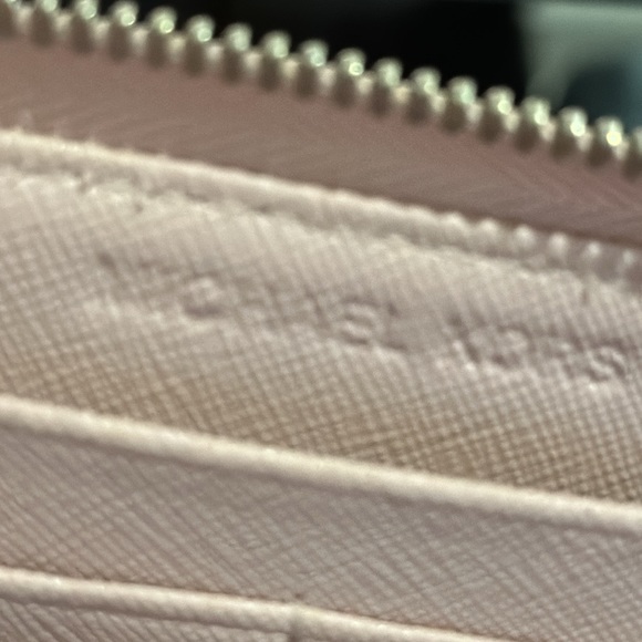 Authentic Michael Kors Women’s Wallet, EUC in Pink w/Studded Center Accent - Picture 12 of 16